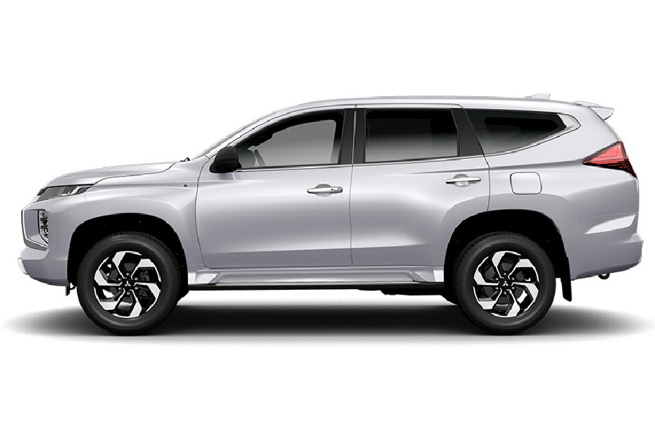 Mitsubishi Montero Sport White Solid