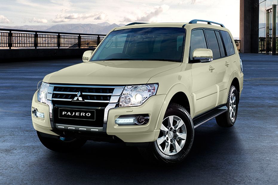Mitsubishi Pajero Platinium Beige