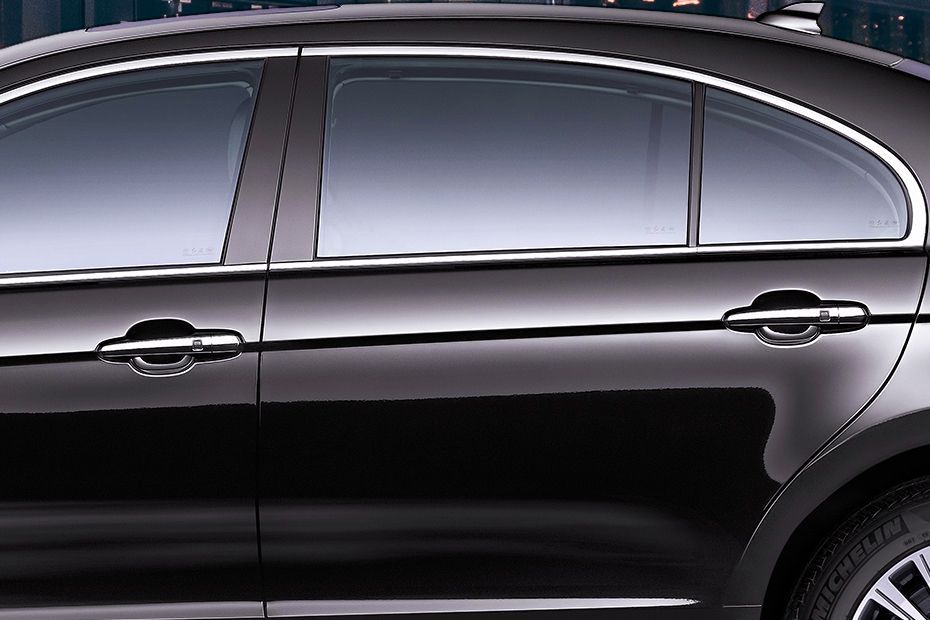 H7 Door handle