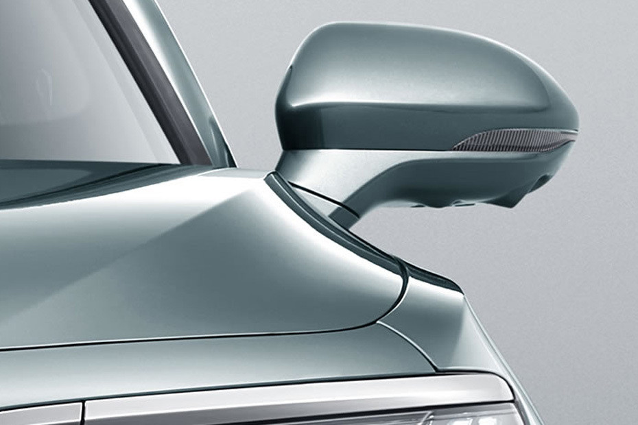 Hongqi H9 Drivers Side Mirror Front Angle