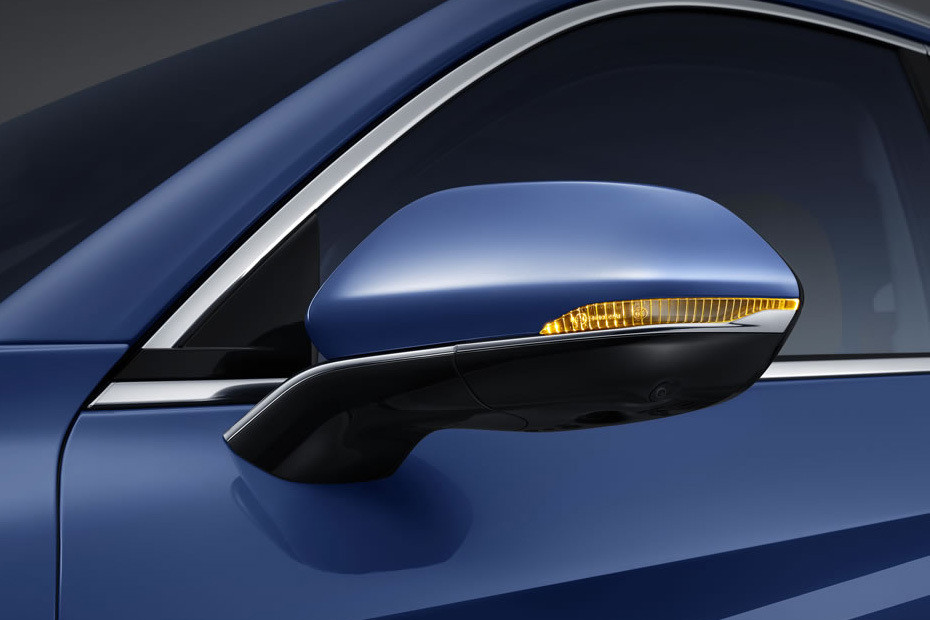 Hongqi HS5 Drivers Side Mirror Front Angle