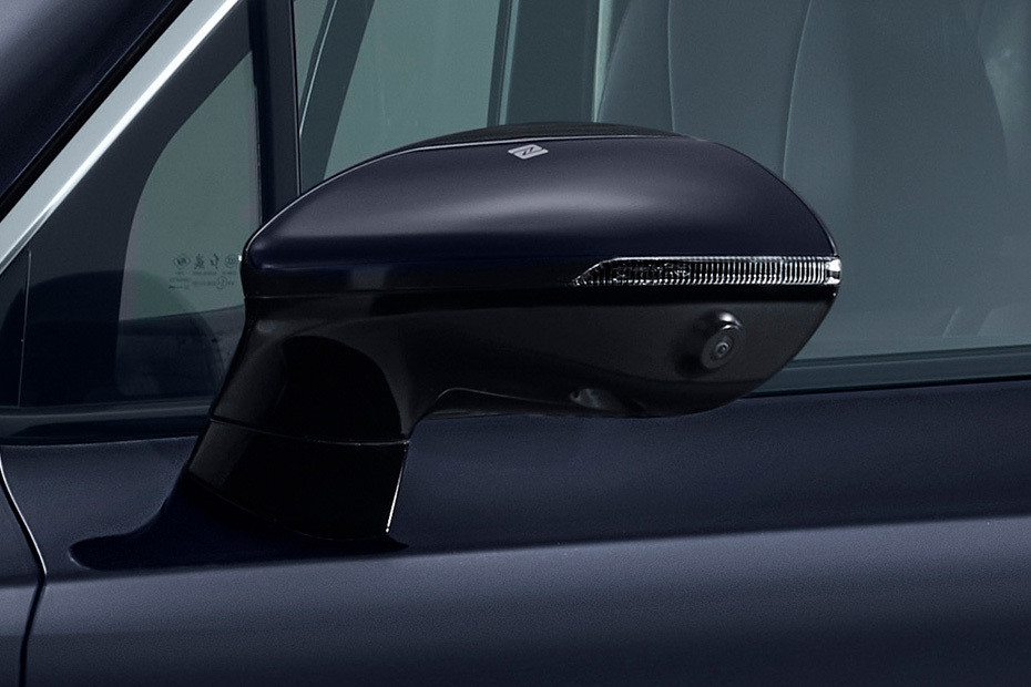 Hongqi HS7 Drivers Side Mirror Front Angle