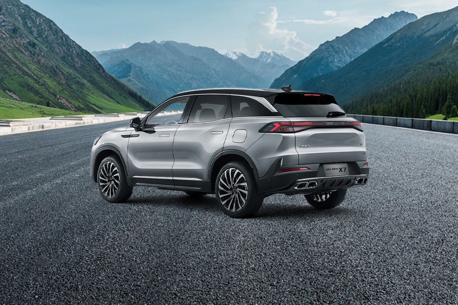 Rear Cross Side View of BAIC X7 2026