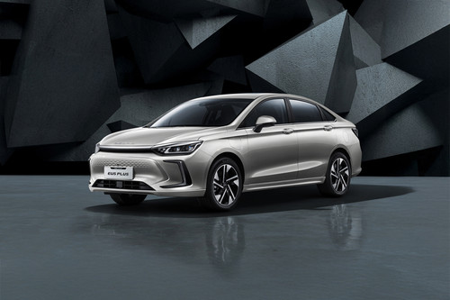 EU5 Plus Front angle low view