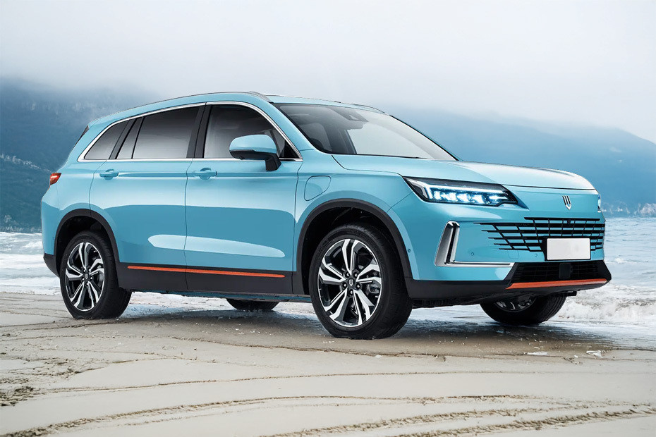 Skywell ET5 Front Medium View