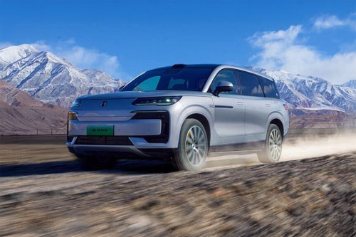 BYD Denza N9 Front Side View