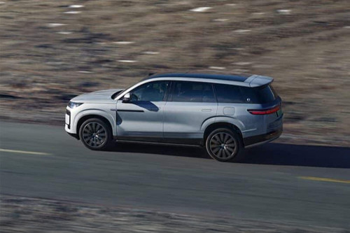 Rear Cross View of BYD Denza N9