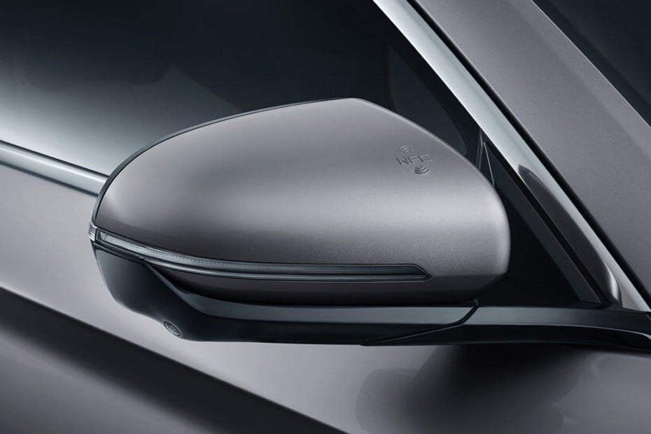 BYD Sealion 6 Drivers Side Mirror Front Angle