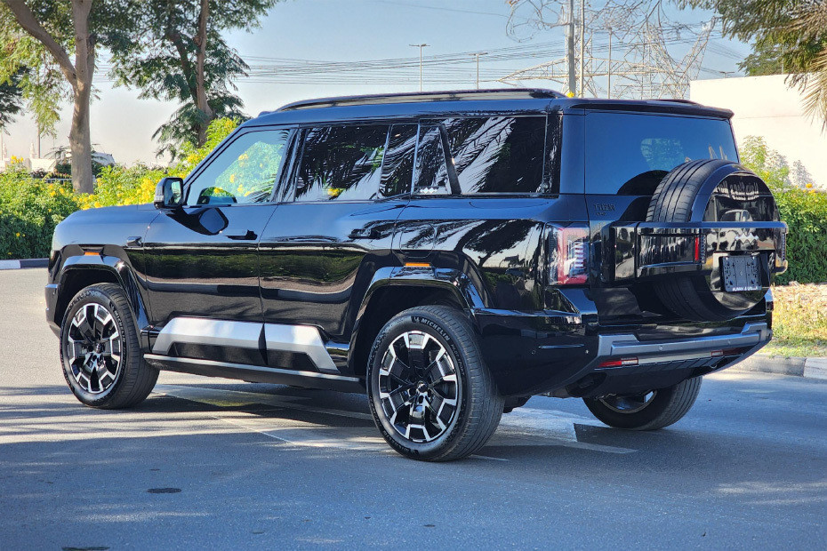 Rear Cross Side View of BYD Leopard 8