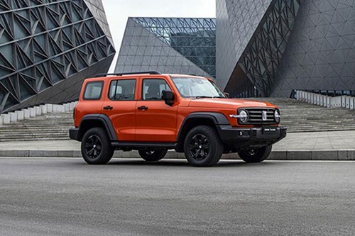 Tank 300 Front Medium View