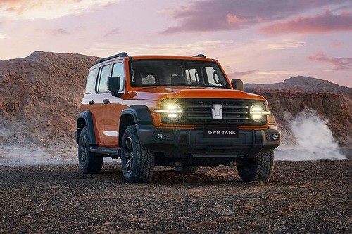 300 Medium Angle Front View