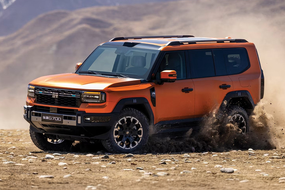 Jetour G700 Front Side View