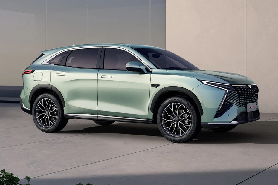 Kaiyi X7 Front Cross Side View