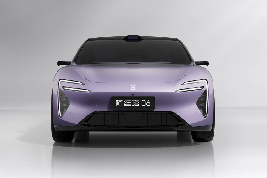 Full Front View of 06