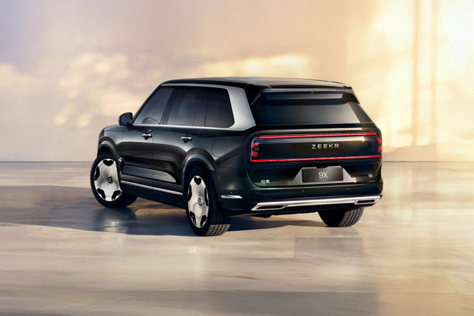 Rear Cross Side View of ZEEKR 9X