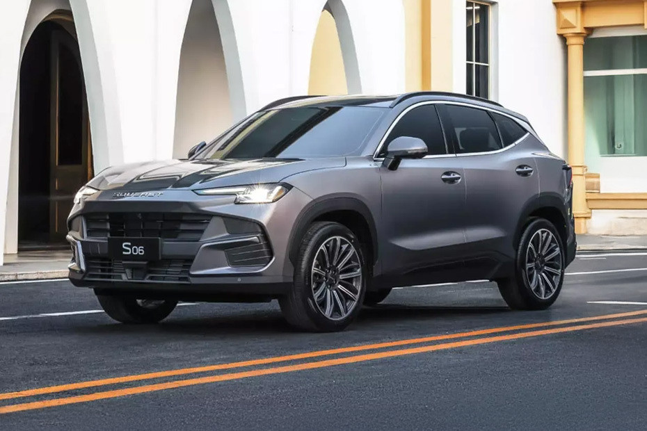 S06 Front angle low view