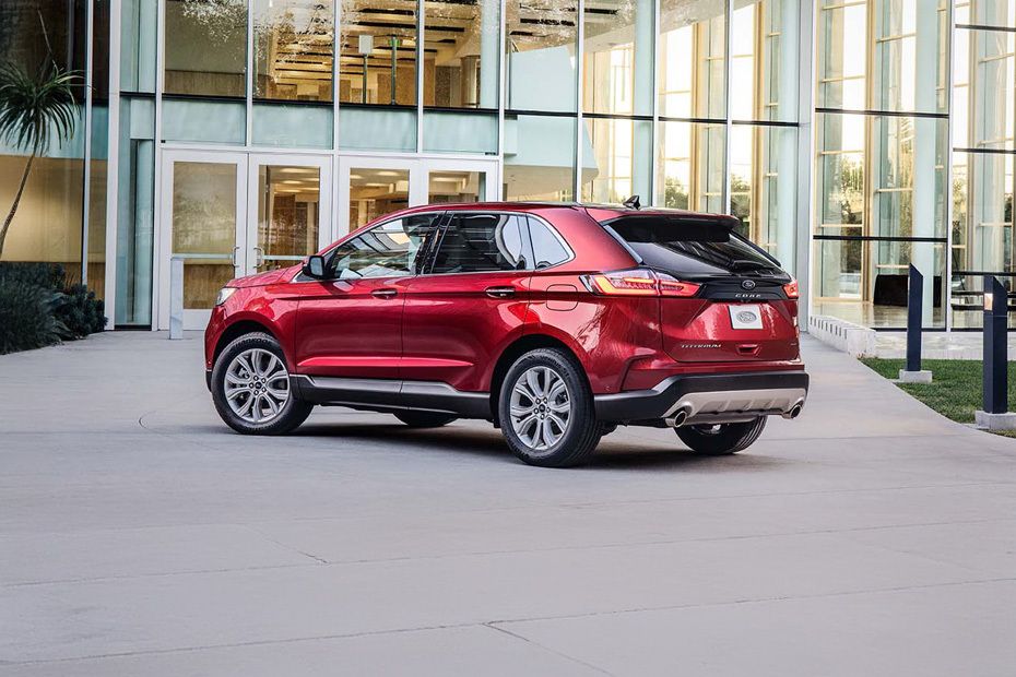 Rear Cross Side View of Ford Edge(2022-2023)