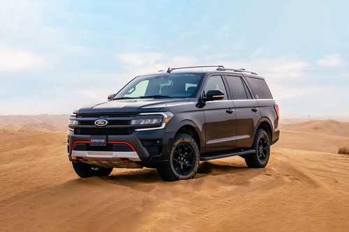 Expedition (2022-2024) Front angle low view