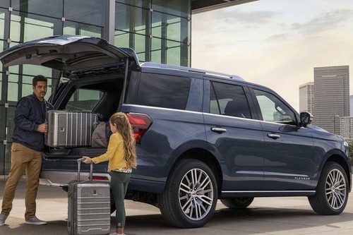 Trunk Open Closer View of Expedition (2022-2024)