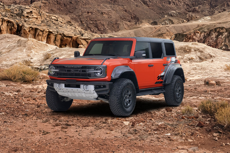 Bronco Raptor (2023-2024) Front angle low view