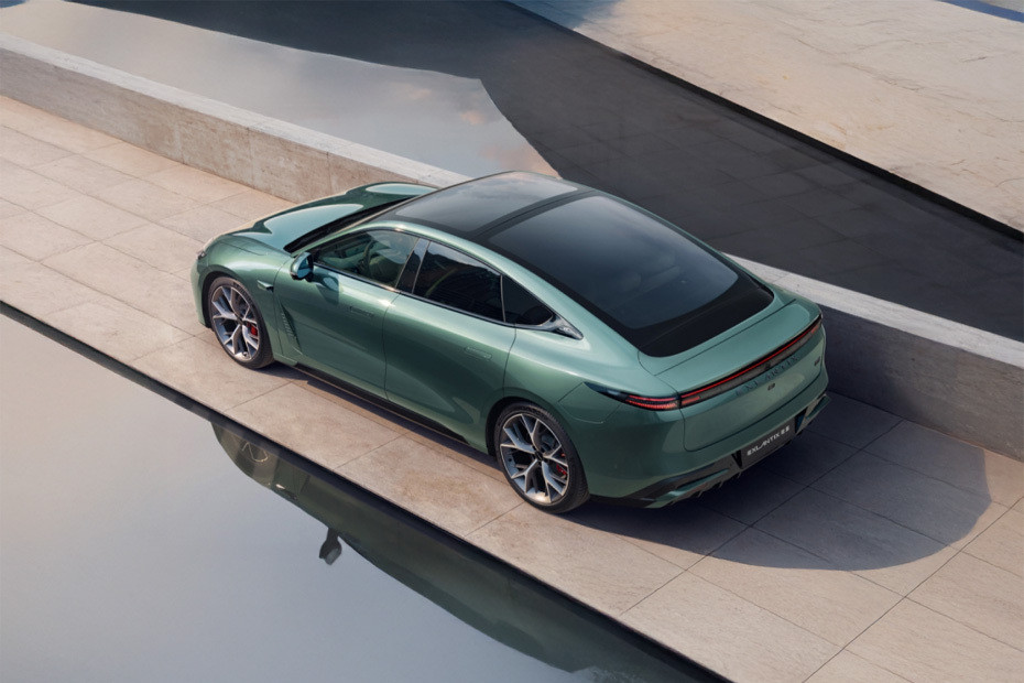 Rear Medium View of EXEED ES