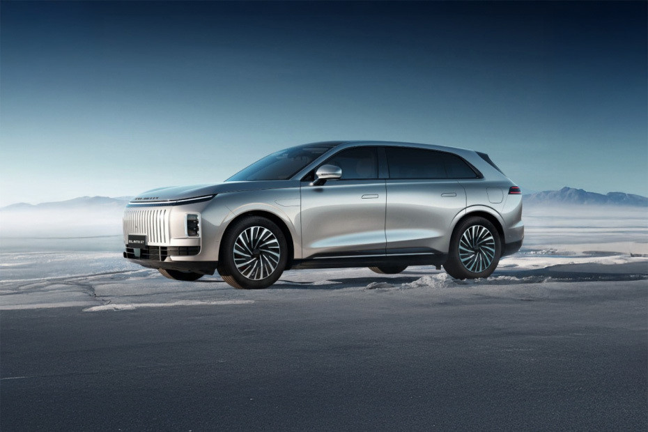 Rear Cross View of EXEED ET