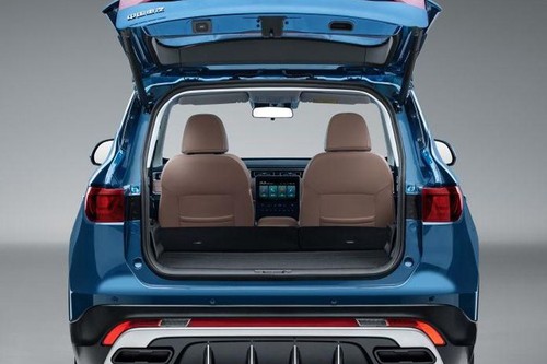 Trunk Open Closer View of U75 Plus