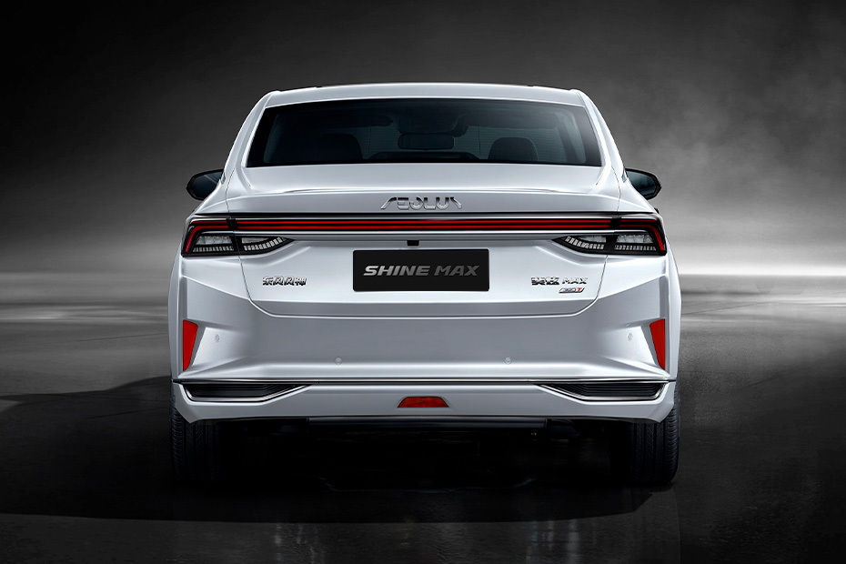Full Rear View of DONGFENG Shine Max