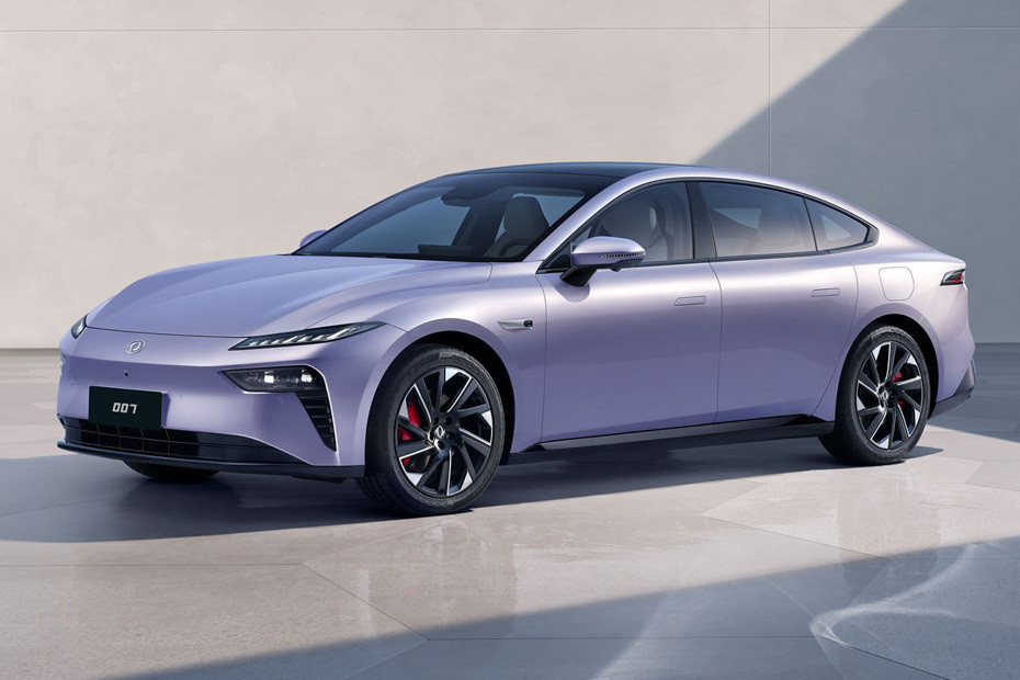 007 Front angle low view