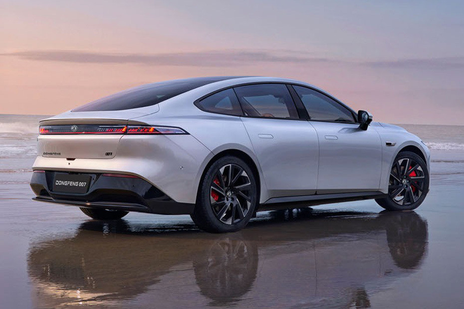 007 Rear Medium Side View