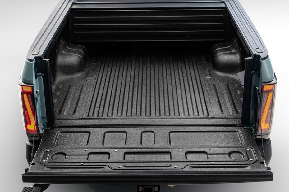 Trunk Open Closer View of Z9