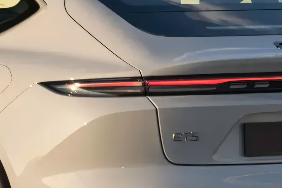 ET5 Tail light