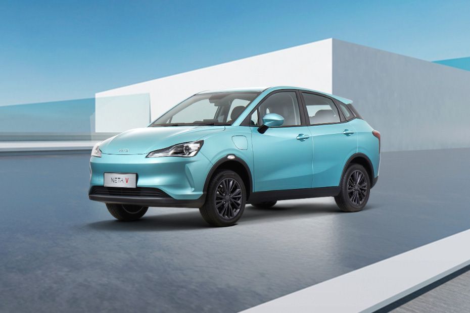 V Front angle low view