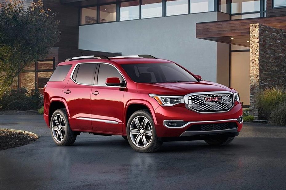 GMC Acadia Denali Front Cross Side View