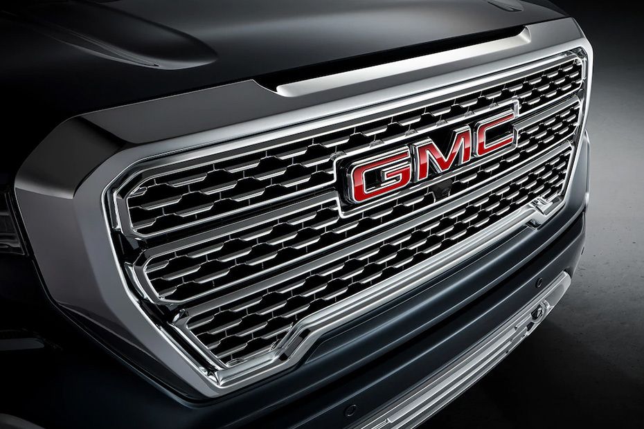 Sierra 1500 Grille View