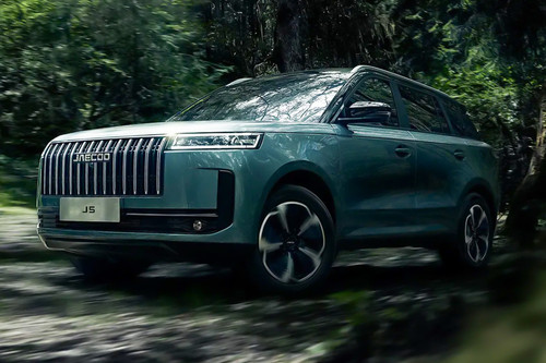 J5 Front deep low Angle View