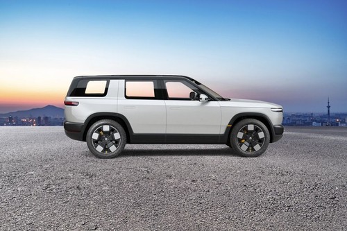 R2 Medium Angle Front View