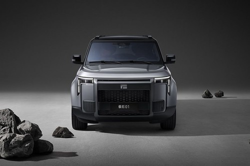 Full Front View of 01