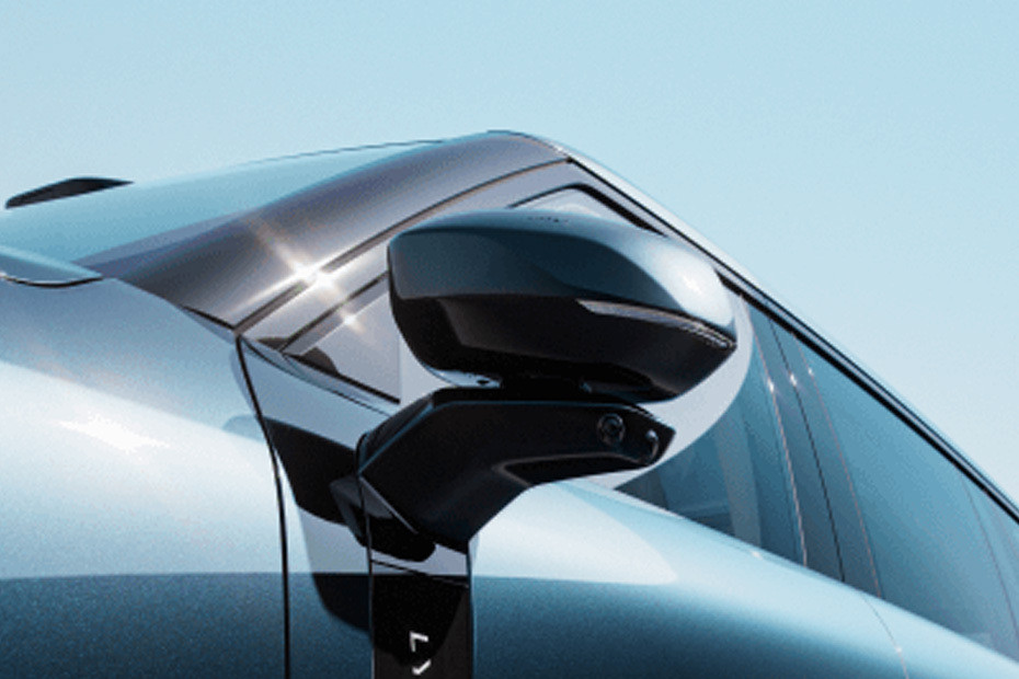 LYNK&CO 900 Drivers Side Mirror Front Angle