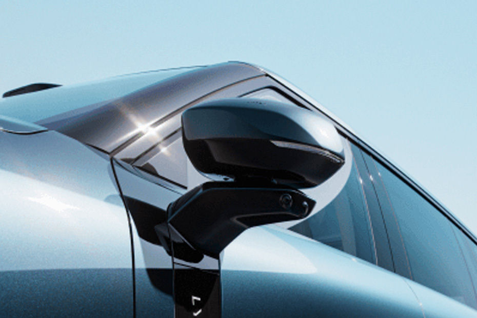 LYNK&CO 900 Drivers Side Mirror Front Angle