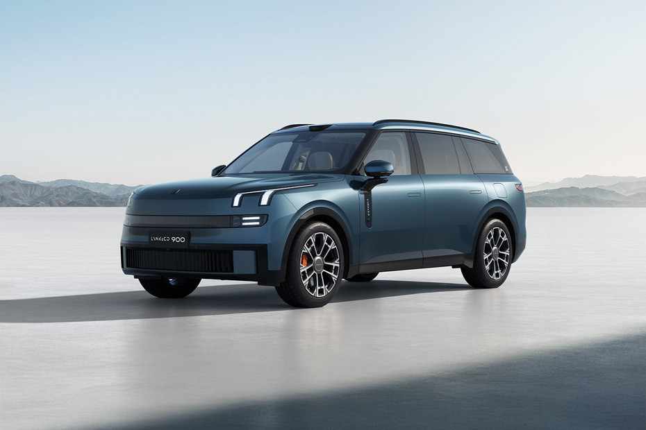 900 Front angle low view