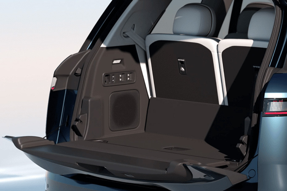 Trunk Open Closer View of 900