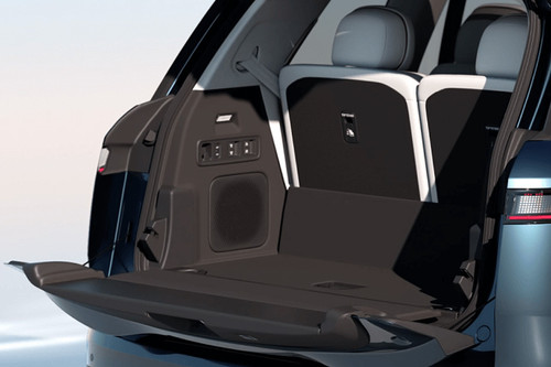 Trunk Open Closer View of 900