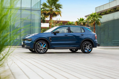 Rear Cross View of LYNK&CO 01