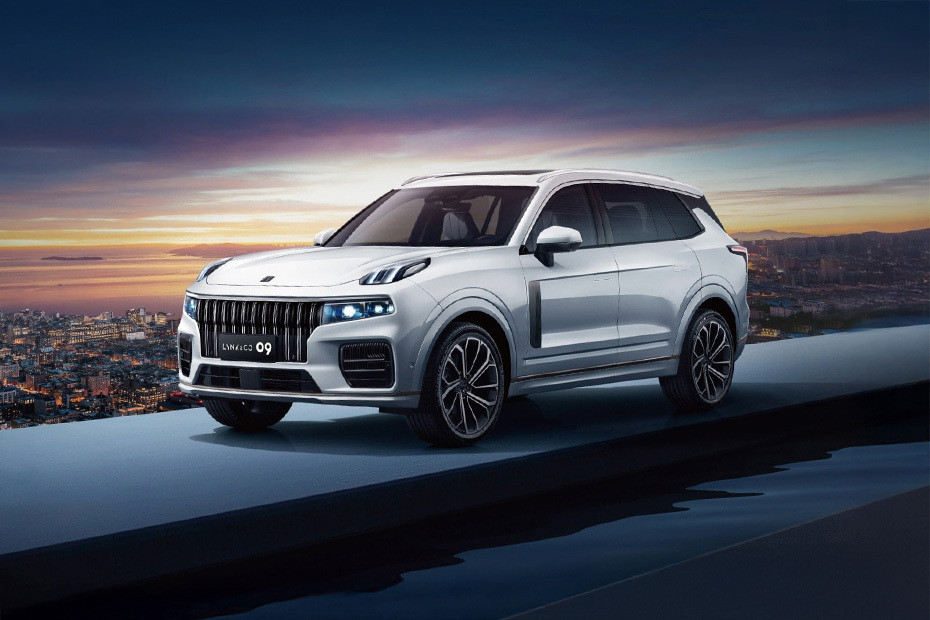 09 Front angle low view