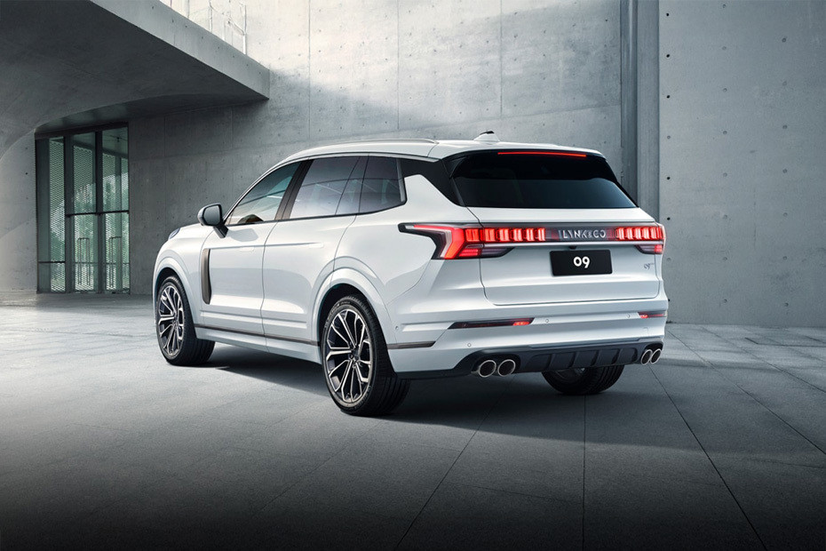 Rear Medium View of LYNK&CO 09