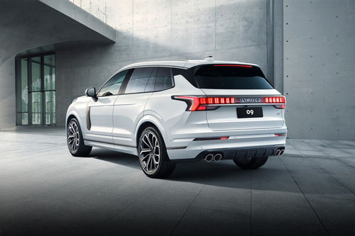 Rear Medium View of LYNK&CO 09