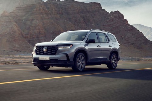 Pilot Front angle low view