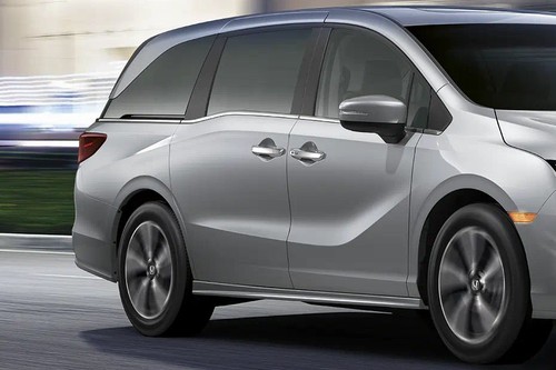 Honda Odyssey (2016-2024) Drivers Side Mirror Front Angle