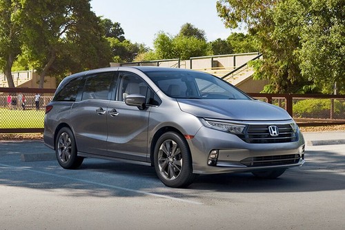 Honda Odyssey (2016-2024) Front Side View